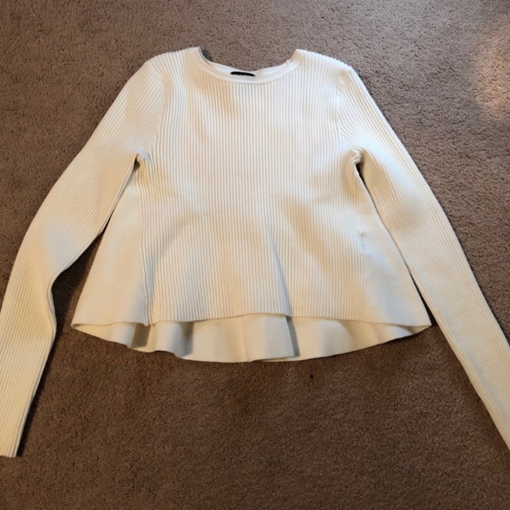 So cute 😍😍Club Monaco knit top like new